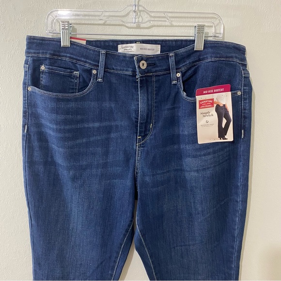 NWT Levi’s Signature Mid Rise Bootcut Jeans. Size 16 - Picture 3 of 6